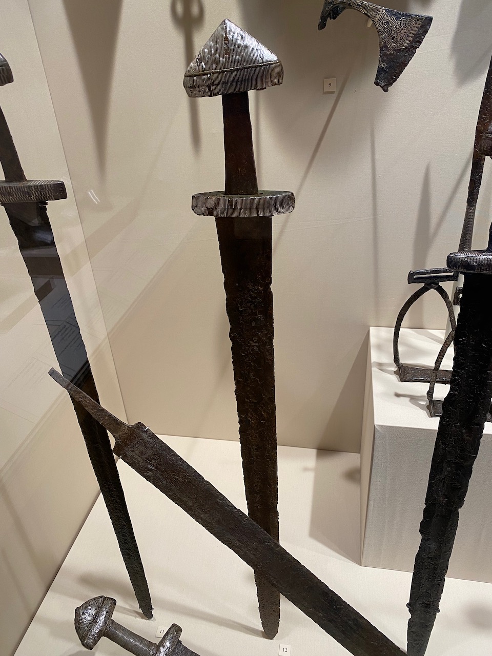 the met - vlfbehrt sword.jpeg